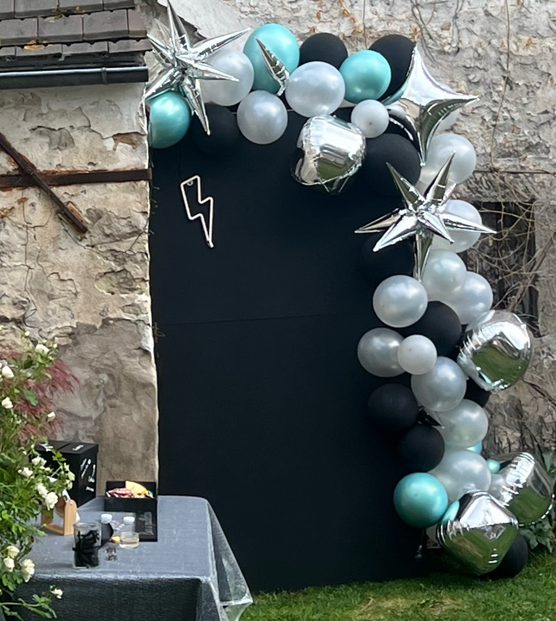 néon-éclair-photobooth-rock-ballons-noir