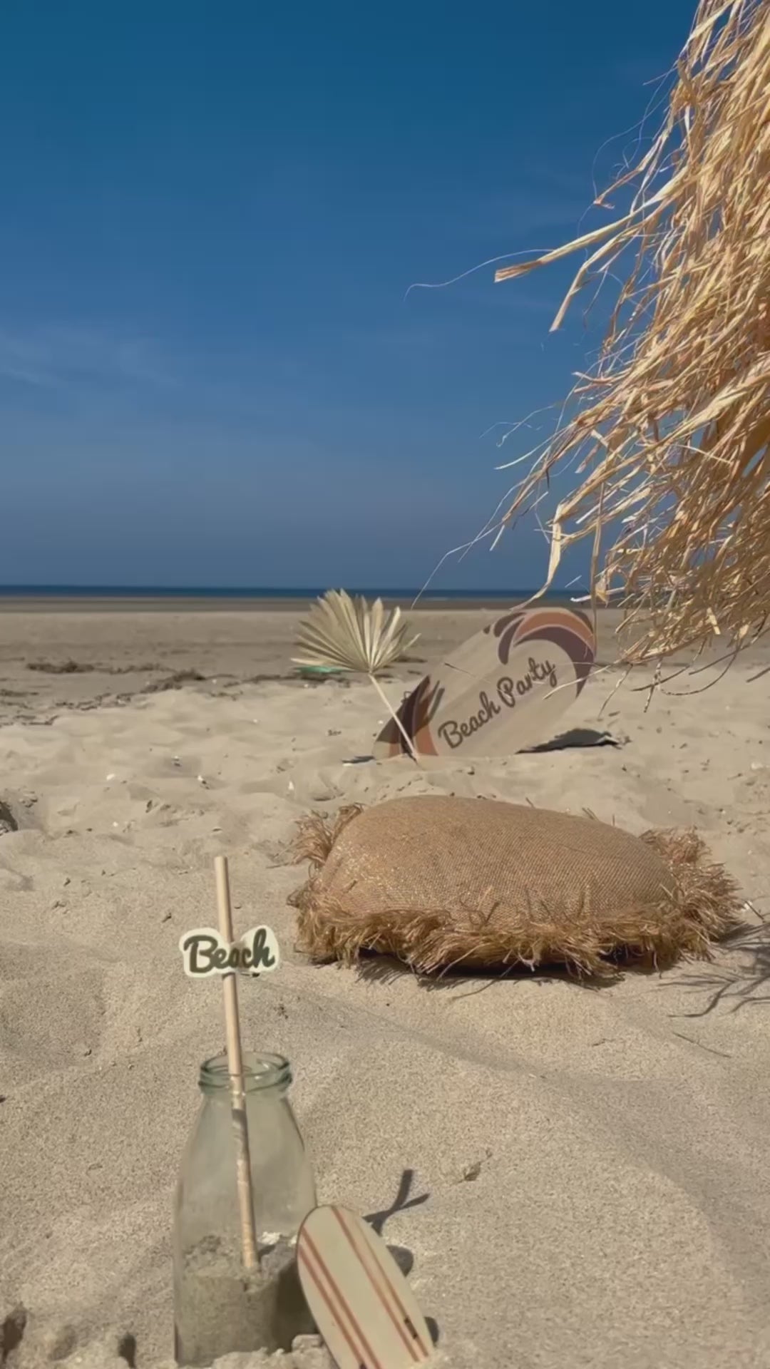 candy-bar-plage-coussins-jute-pancarte-surf-bois-raphia