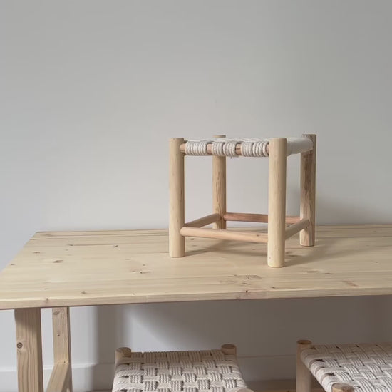 video-table bois-location-tabourets macramé-atmosphera-goûter anniversaire enfants