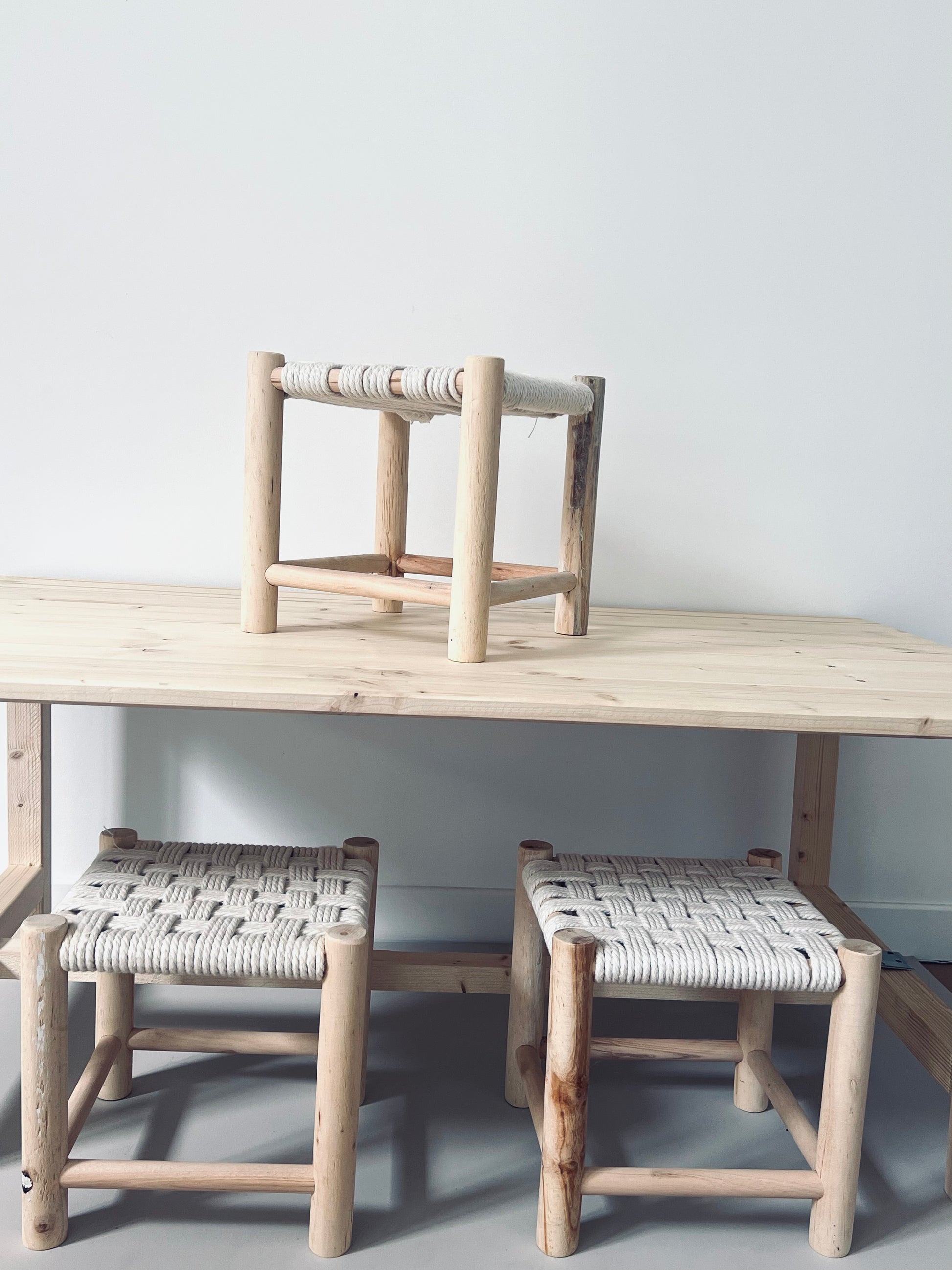 table basse-enfants-tabourets macramé-bois-goûter anniversaire enfants