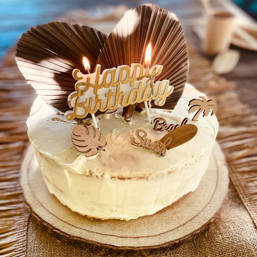 deux-feuilles-palmier-séchées-décorations-gâteau-thème surf-goûter anniversaire