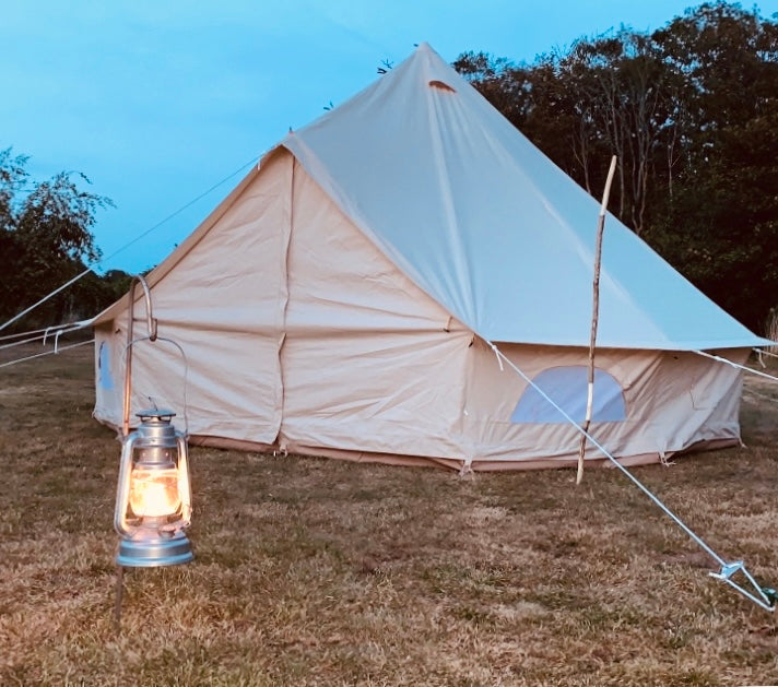 tente en coton-camping-décorations-anniversaire adultes-lanternes-végétation