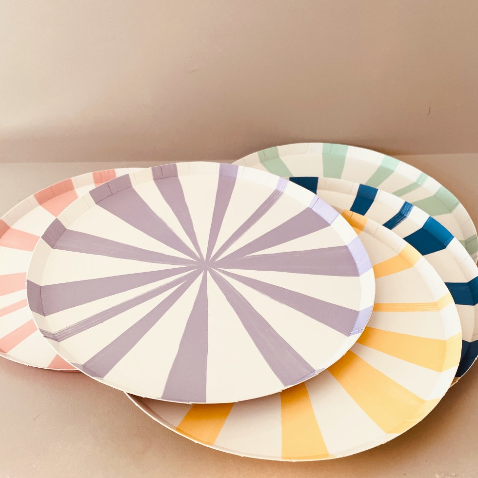 Exemples de coloris pour assiettes carton jetable-Méri Méri-thème cirque-fête foraine-anniversaire mixte