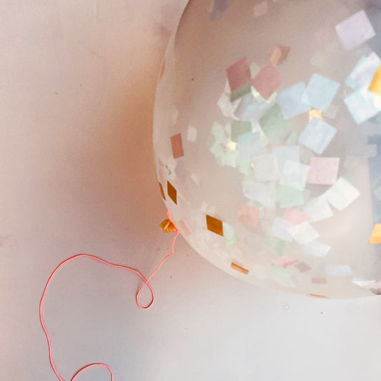 Ballon transparent à confettis-Meri Meri-idéal pour les anniversaires-confettis rose-vert-argent-or