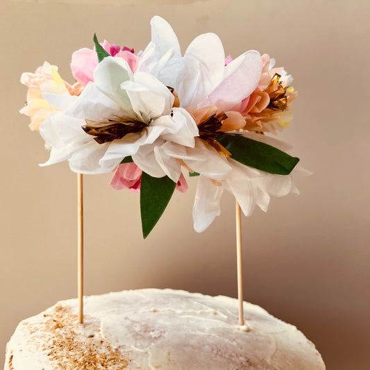 décoration gâteau-fleurs-pics en bambou-anniversaire fille-thème bohème-floral
