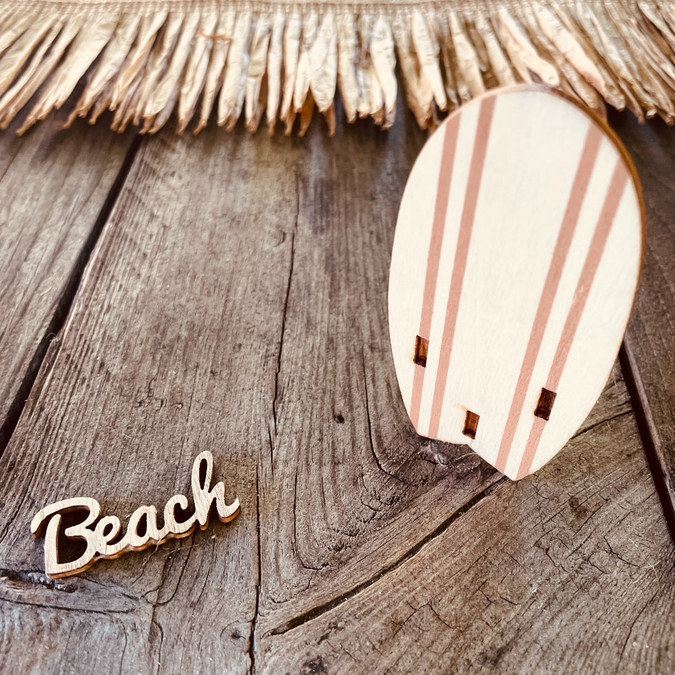 marque place-bois-planche de surf-confettis en bois beach-table en bois